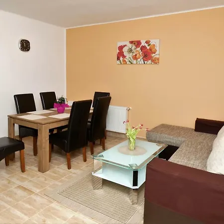 Hegyalja Vendeghaz Гостевой дом